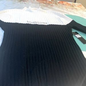 NWT Womens Bebe black/ivory sweater